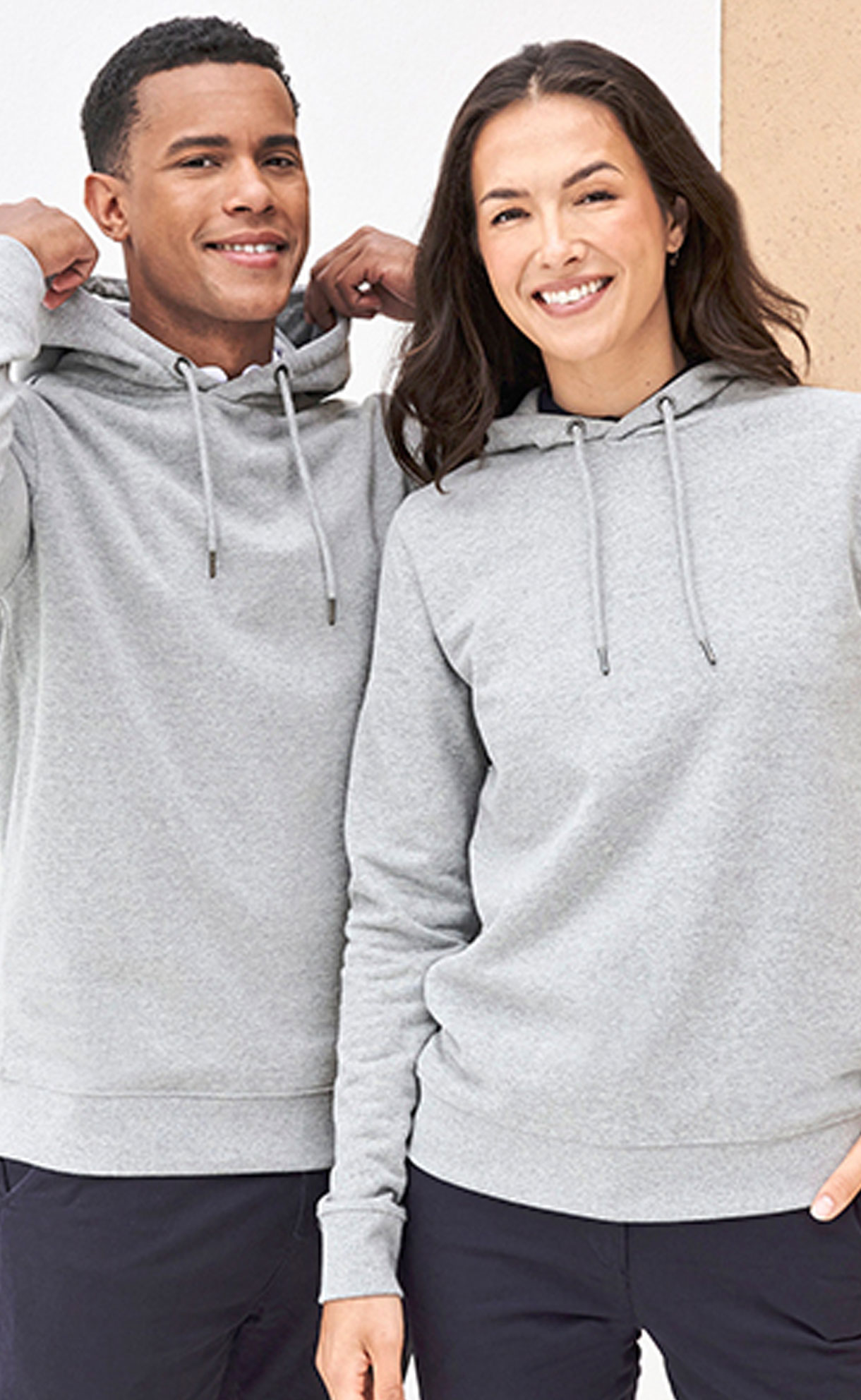 Hoodie für Corporate Fashion mit Firmenlogo